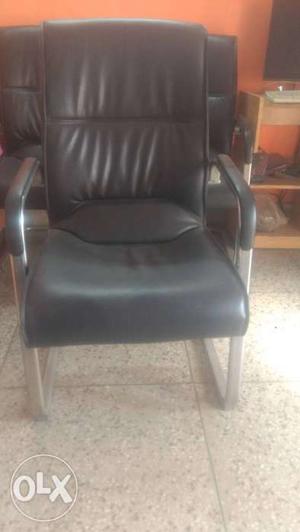 Set of 4 very nice condition chair for office and home