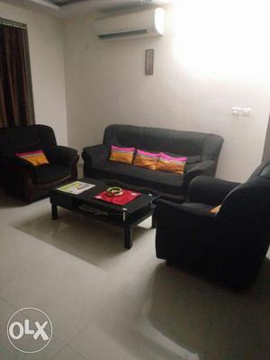 Sofa is new with attractive color n applostry