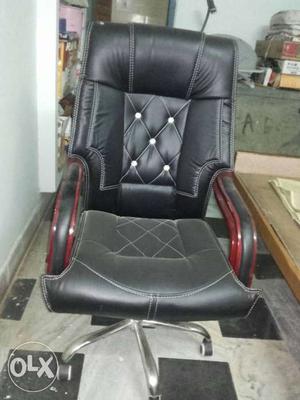 Stainless Steel Framed Black Leather Rolling Chair S