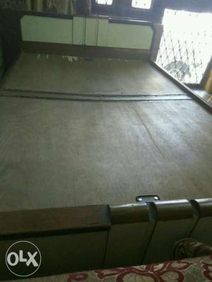 Urgent sale deewan single bed rs good condition