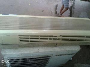 White Split Type Air Conditioner And White Air Condenser
