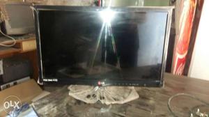 2 year old lg 24 inch led but unused pack at box