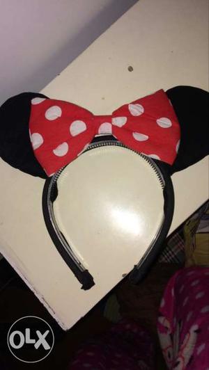 A cute hairband for a little girl to embrace