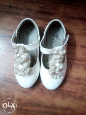 Baby shoes in good condition..colour white