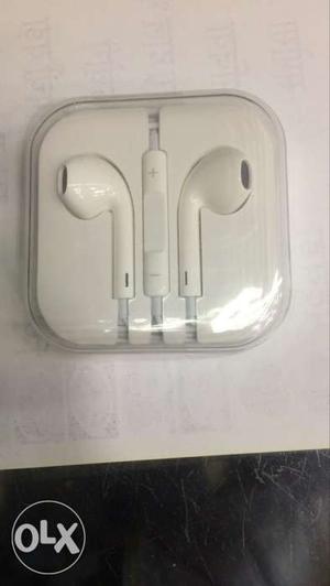 Brand new apple earphone with great mobile sound