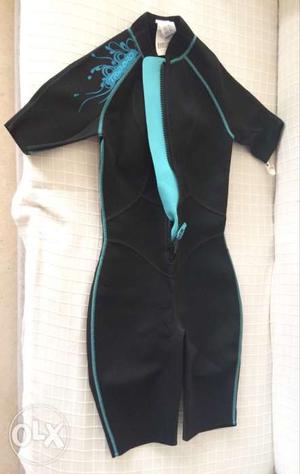 Neopreno woman suit. new. brand tribord. size S