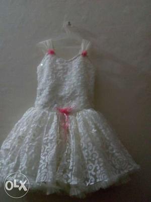 Unused A very pretty dress for 3to 4year old baby girl