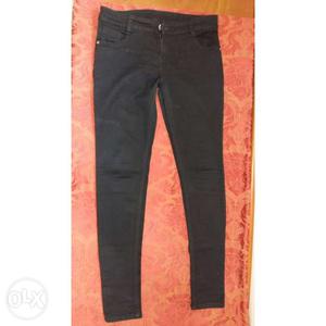 Black skinny jeans for ladies (size 30)