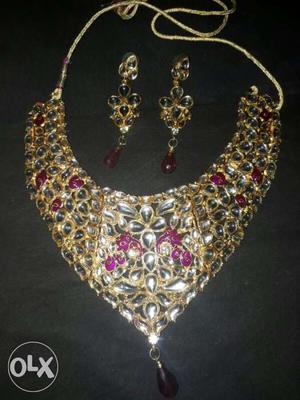 Gorgoues neckless set wear with evening gown