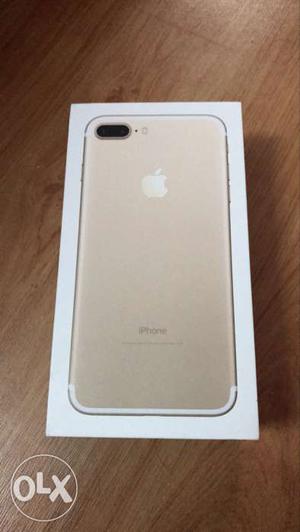 IPhone 7 plus 128gb gold 15 days used with box