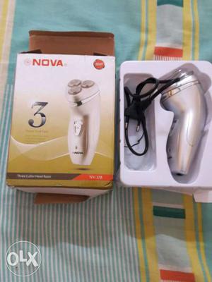 NOVA electric shaver. Unused and new. For close