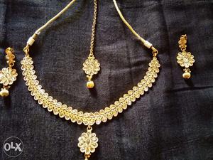 Polki Necklace with earrings and maang tika