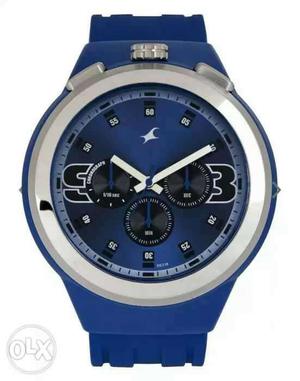 Round Blue Chronograph Watch With Rubber Strap