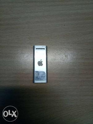 Apple ipod without charger and headphones