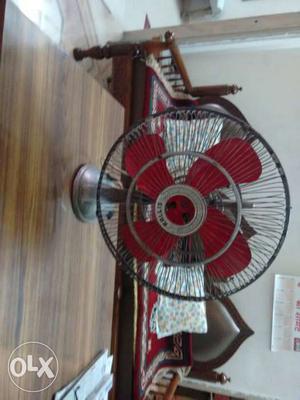 Tallis oceilating table fan in working condition
