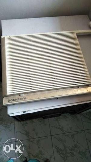 White General Window Type Air Conditioner