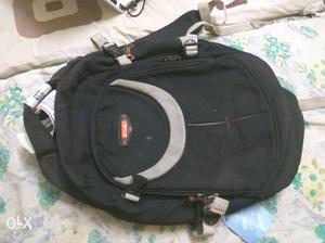 A very durable laptop bag. 2 years old but in