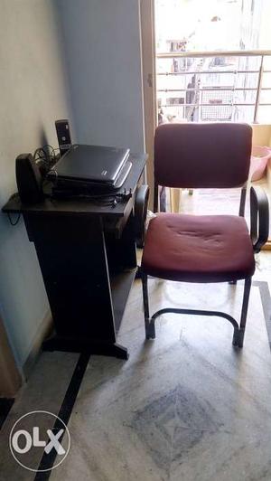 Computer table with chair in new condition. Am