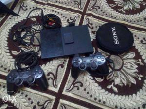 Sony playstation 2 with memory card,2 remotes and CDs