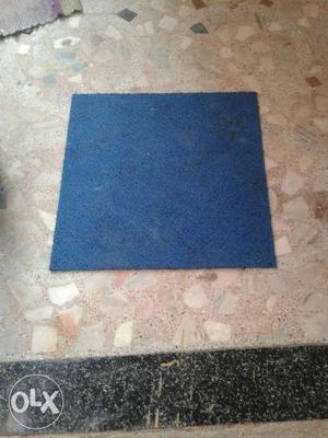 Used tile carpet 2/2 rate per sq feet 30rs
