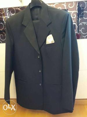 Dark grey suit in excellent condition, size 40