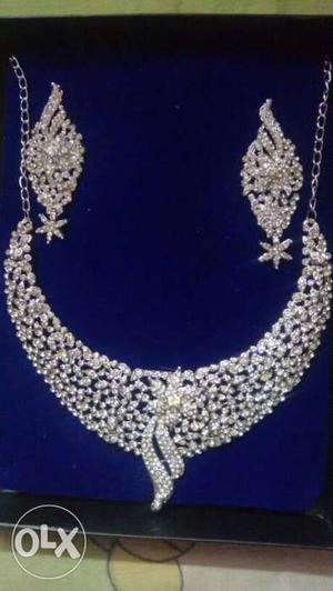 Diamond imitation necklace. new unused. original