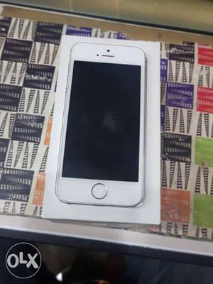 Iphone 5s 16gb silver colour 5months used