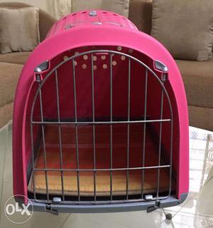 Pet carrier/kennel in excellent condition