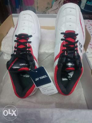 Unused Brand New Yonex Sports Uk 9 Shoes