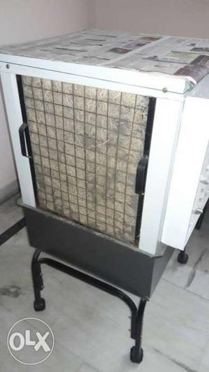 Metal body dessert cooler available with stand in