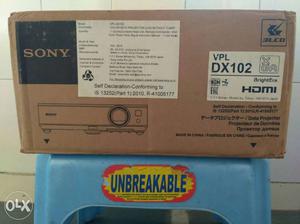 Sony VPL DX102 Box