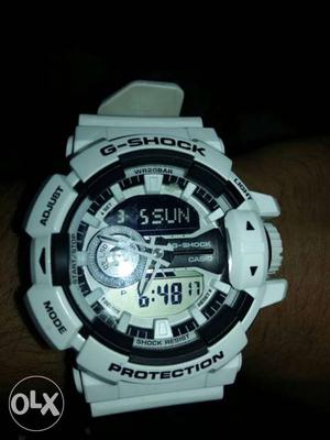 1 month old gshock white colour. No negotiability