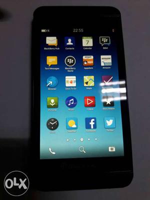 Blackberry Z10 touchscreen mobile it's a 4G; 2GB