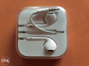 Brand new genuine apple unused earphones. Its