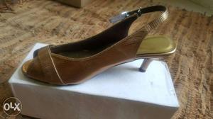 Bronze ladies foot wear. Last size.. Great deal