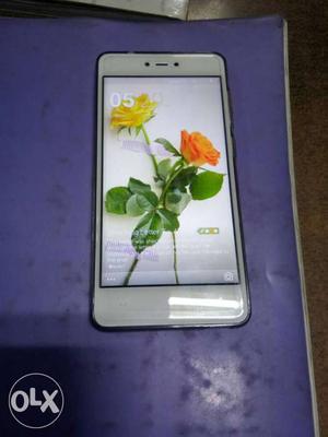 Neat set no scratches, with full box Gionee f103