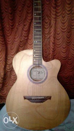 Sale my wooden hart acoustic guitar new condition