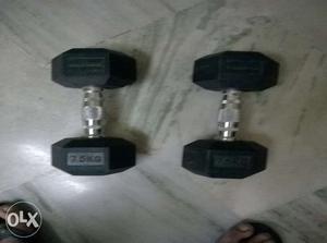Set of two dumbells, each weighing 7.5 kg