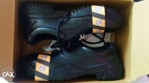 Warier safety shoes new one.