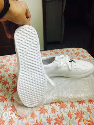 White shoes in trend RS 999 size 8