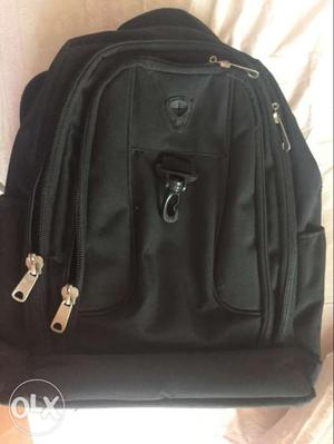Laptop backpack with 3 pockets