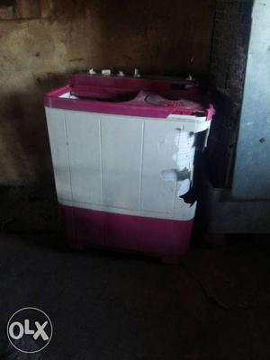 White And Pink Twin Tub Washer And Dryer