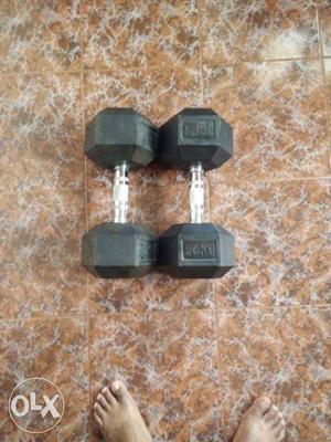 20 kg Pair Of Black-and-silver Dumbbells.