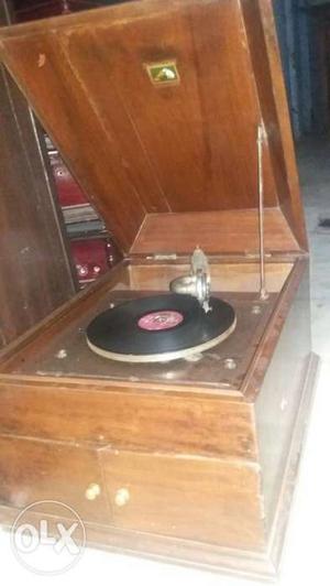 Antique gramophone hmv very old peas and voice