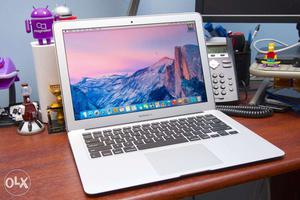 Apple MacBook Air 13.3inch HD LED  intel Core i5/ 4GB/
