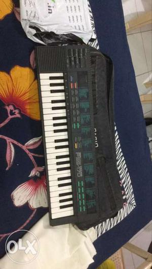 Black Electronic Yamaha pew 170 keyboard