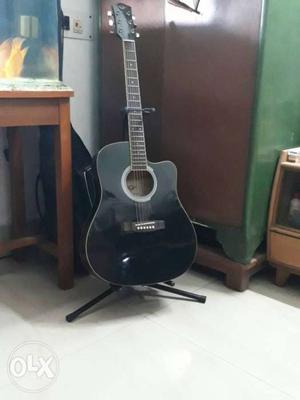 Brand new conditiin Rox acoustic guitar with eq