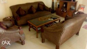Gud condition 5 seater sofa reason shifting to