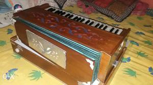 Harmonium box system good condition