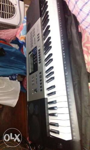 Musical keyboard casio in just one week old its urgent